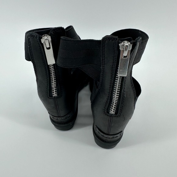 Sorel Women's Joanie Black Wedge Sandals Elastic Straps Zip Back Ankle Detail‎ - Picture 2 of 5